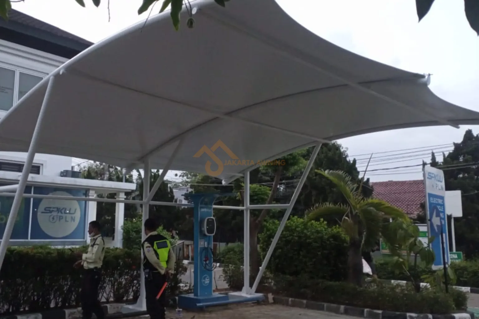 Atap membran futuristik untuk stasiun pengisian mobil listrik (EV Charger)