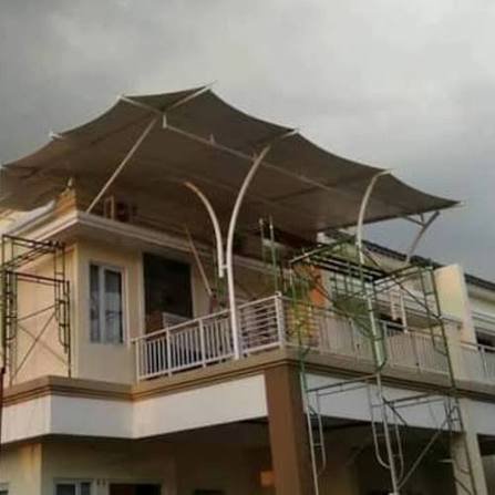 Aplikasi kanopi membran rooftop untuk area santai rumah tinggal