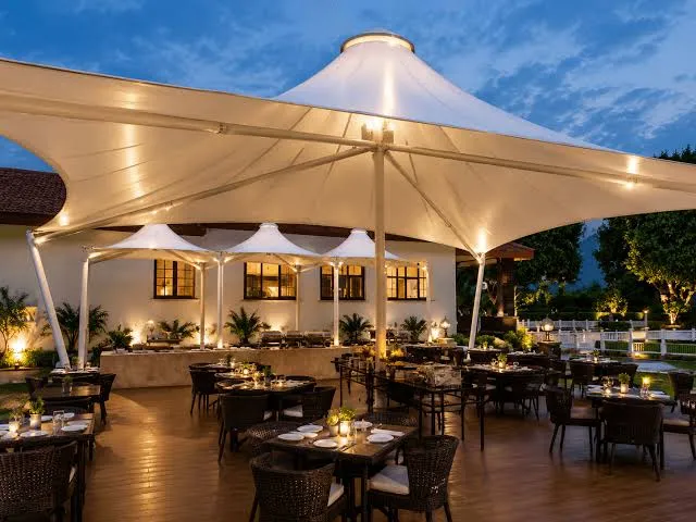 Desain kanopi membran rooftop cafe modern dan estetik