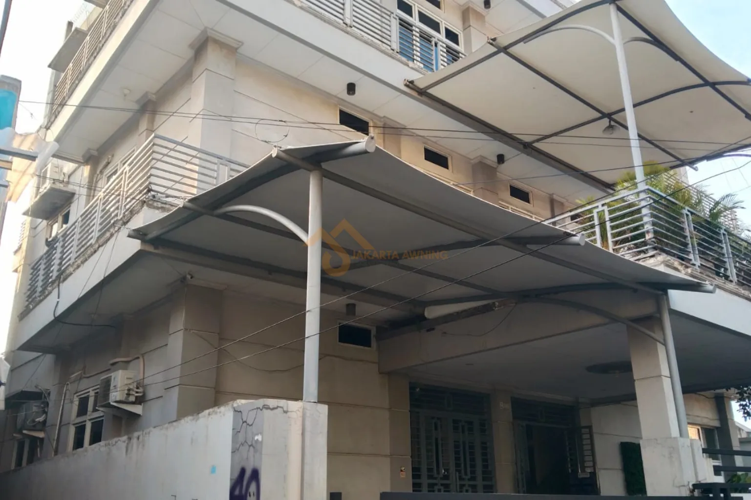 Integrasi kanopi membran rooftop dan teras rumah